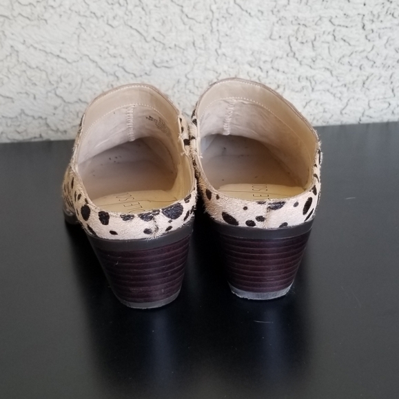 SOLE SOCIETY REAL COW FUR WIDE HEELS/MULES - Picture 7 of 7